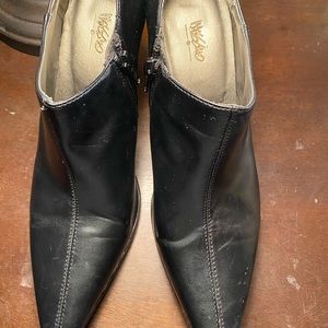 Mossimo upper leather black ankle shoes